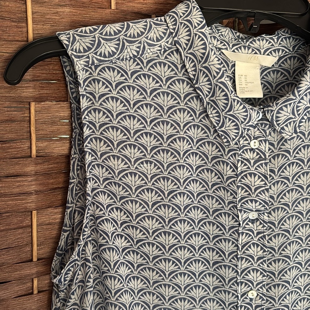 H&M Blue and White sleeveless collared button down sheer blouse size 10 - Picture 2 of 6